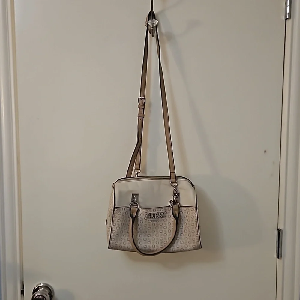 GUESS 1990s Cream Logo Doctor Crossbody Handbag